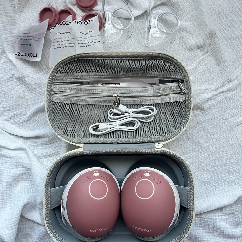 MOMCOZY Wearable Breast Pump - Picture 3 of 5